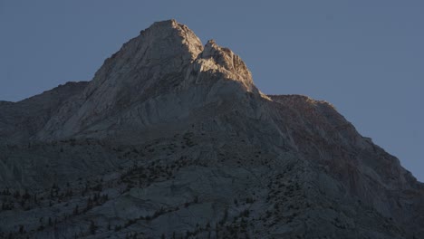 Puesta-De-Sol-En-La-Sierra-Oriental-Cerca-Del-Monte-Whitney-Timelapse