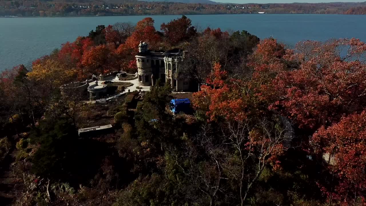 무인 항공기 촬영에서 밀고 섬 가을