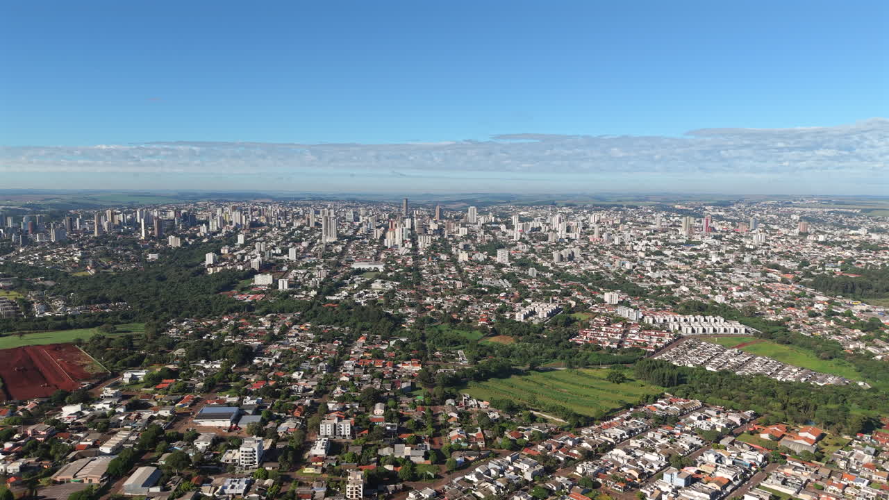 Panoramic aerial view of a large Cascavel cityscape stretching along an urbanistic area, Paraná, Brazil.