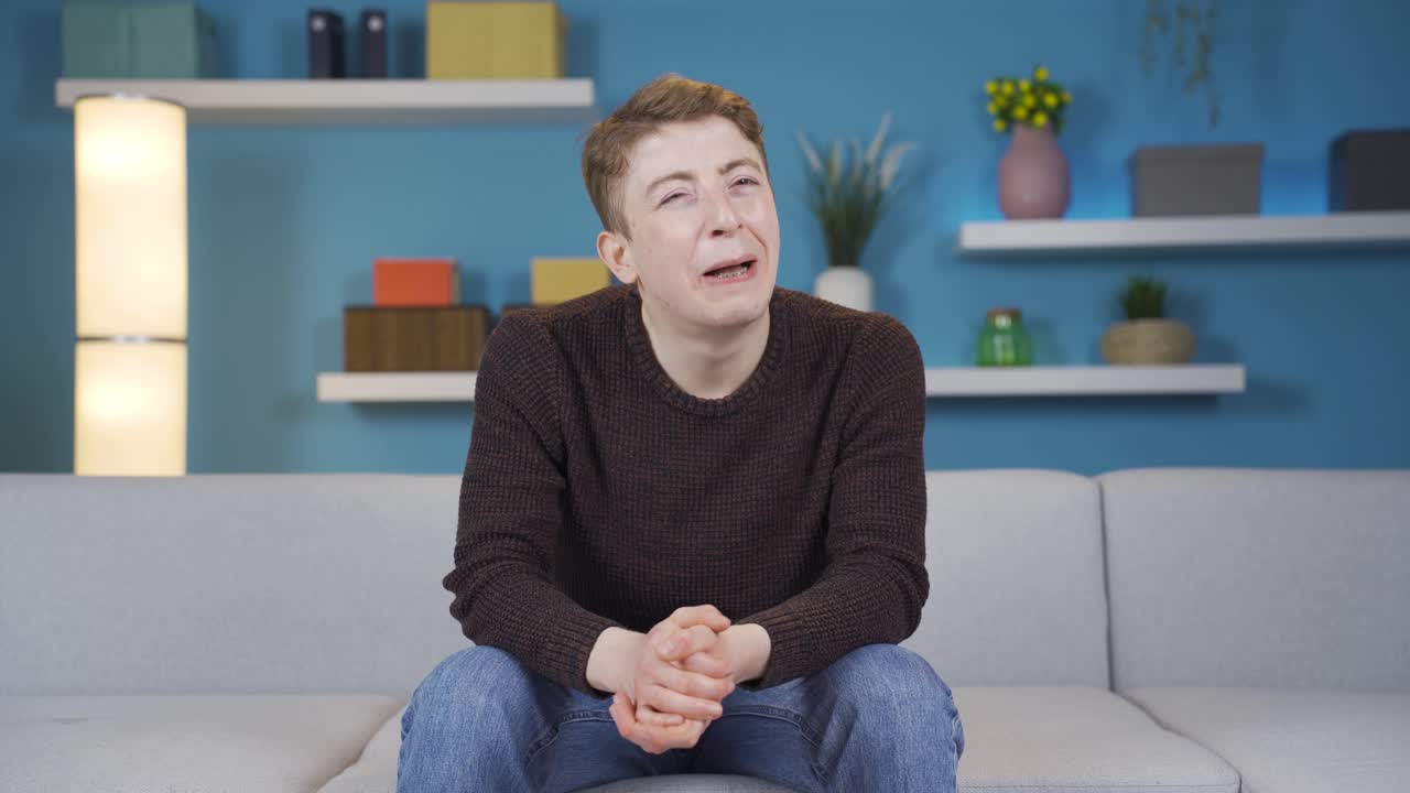 울고 있는 십대.