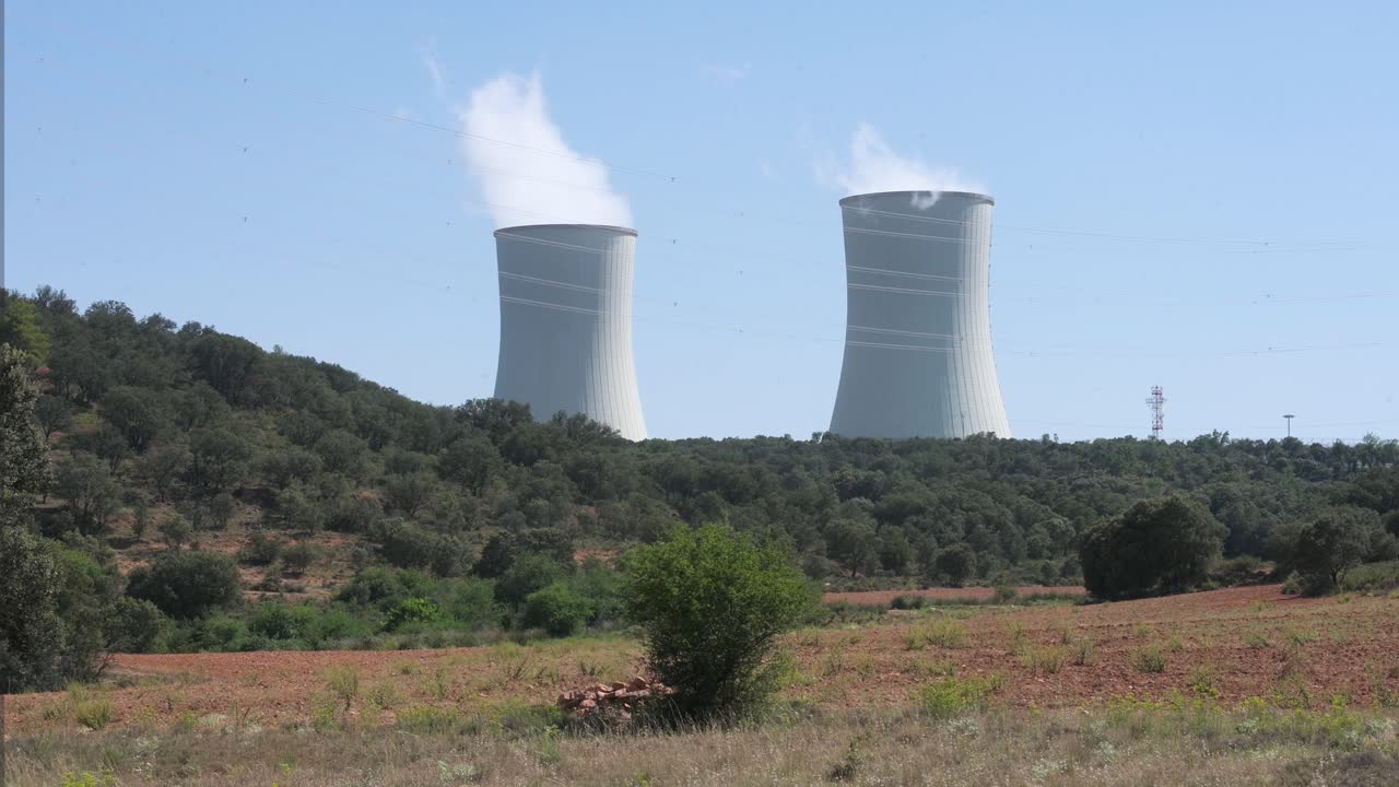 central nuclear de trillo situada cerca de la ciudad de trillo, en la provincia de guadalajara, españa