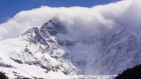 Zeitraffer-Von-Sich-Auflösenden-Föhnwolken-An-Der-Fiescherwand-In-Der-Schweiz