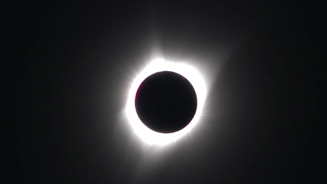 se forma un anillo alrededor del sol durante el eclipse solar de 2017