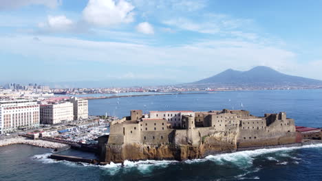 Ovo-Castle,-Naples,-Italy