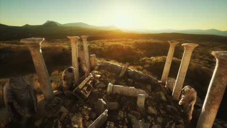 ruinas de un antiguo templo griego al atardecer