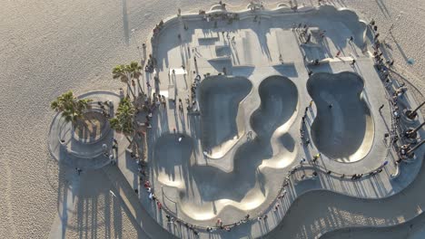 vista aérea del parque de patinaje de la playa de venecia