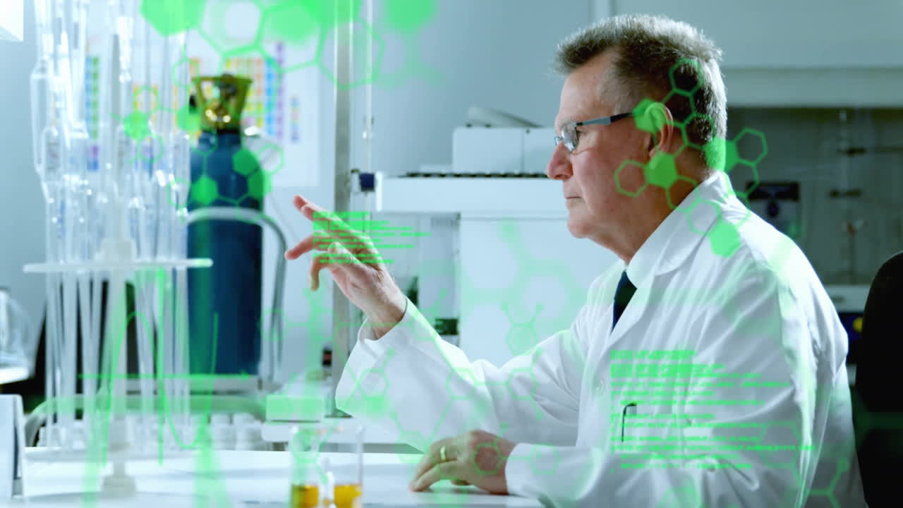 실험실에서 백인 남성 과학자에 대한 과학 데이터 처리의 애니메이션