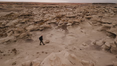 el desierto de bisti de-na-zin - avión de excursionistas