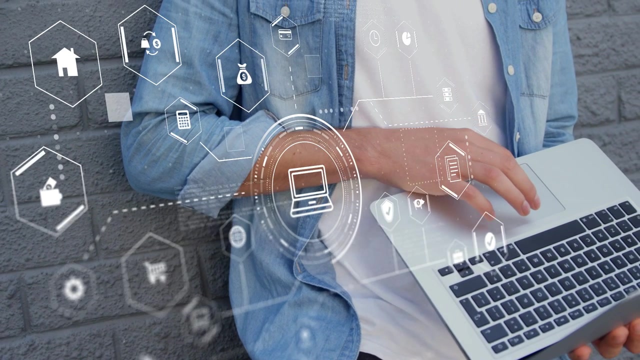 Mand læner sig op ad grå væg, reagerer på indkommende holo HUD, skriver på bærbar computer, markerer finansikoner.