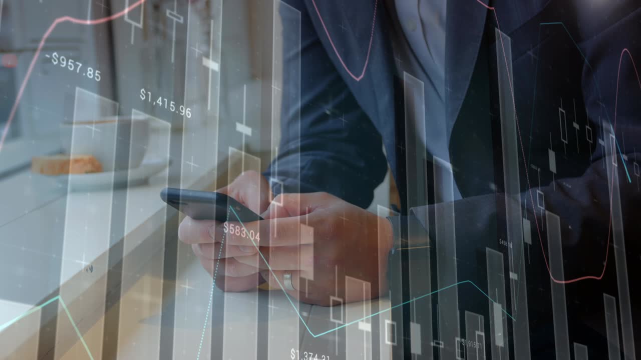Animazione di statistiche ed elaborazione dati su un uomo d'affari che usa uno smartphone.