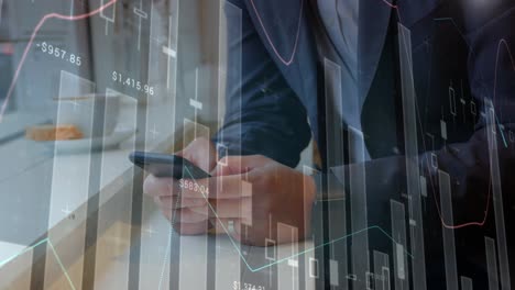 animación de estadísticas y procesamiento de datos sobre un empresario que usa un teléfono inteligente