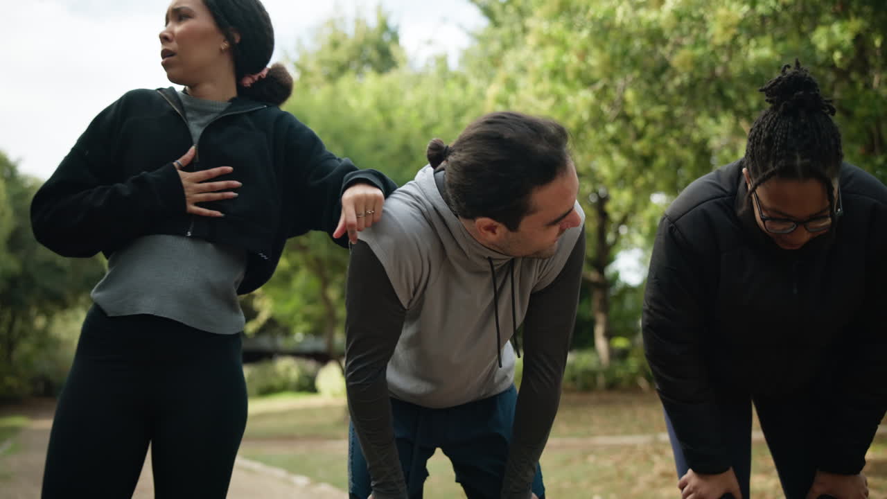 피곤한 그룹, 체력 및 달리기 휴식