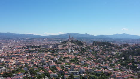 Basilea-De-Marsella-Notre-Dame-De-La-Garde-Zona-Residencial-Vista-Aérea-Día-Soleado