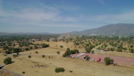 Temple-of-the-moon-and-Pyramid-of-the-sun,-at-the-Aztec-Ruins-National-Monument,-in-sunny-Teotihuacan,-Mexico---Aerial-view