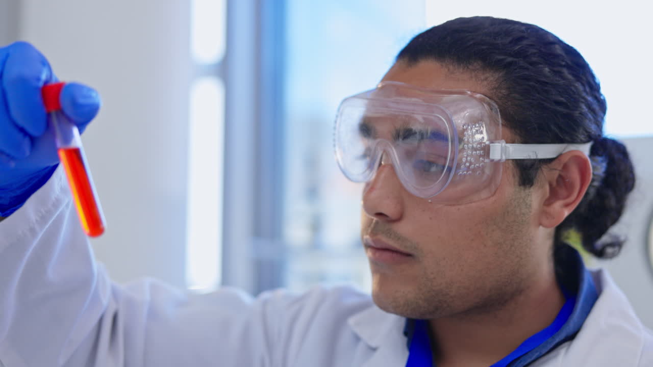 muestra de sangre, ciencia y hombre en el laboratorio