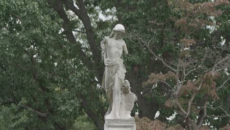 estatua en el cementerio del bosque, filadelfia, pa