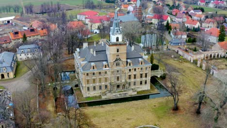 el antiguo castillo de walbrzych, polonia