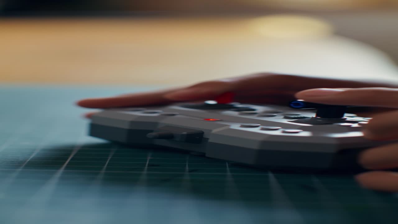 persona jugando a un videojuego