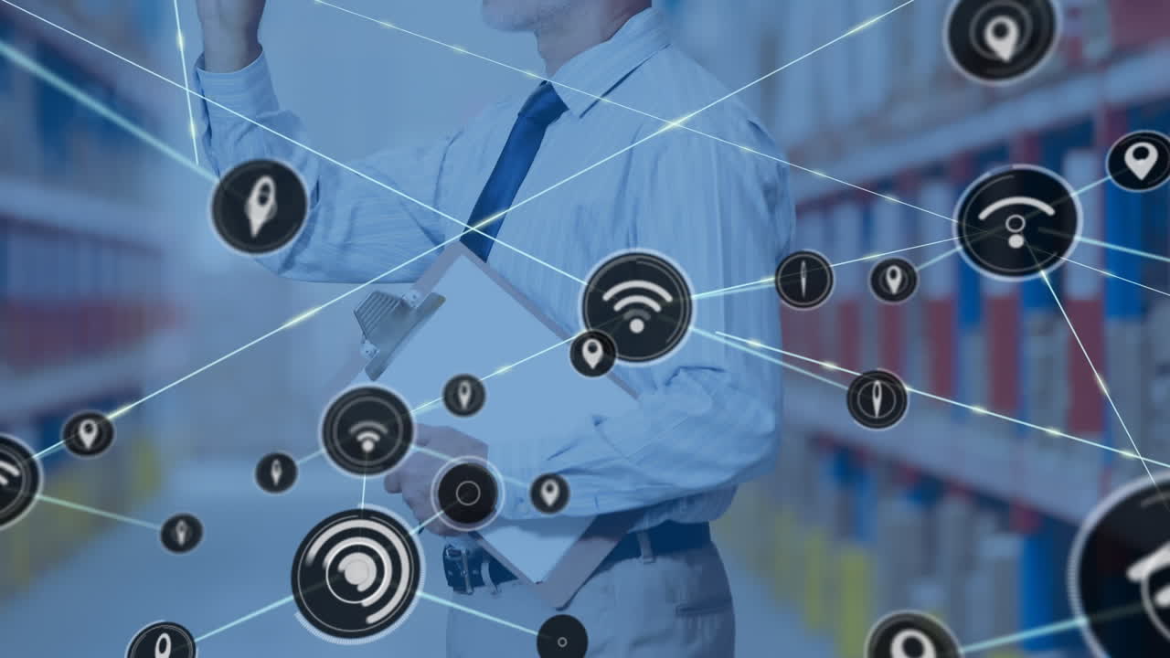 animación de una red de iconos de medios sobre un hombre con un clipboard en una instalación de almacenamiento