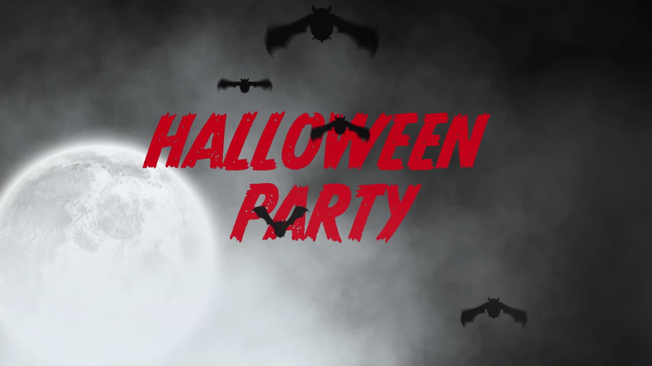 animación de texto de la fiesta de halloween sobre murciélagos volando, luna y nubes en el cielo