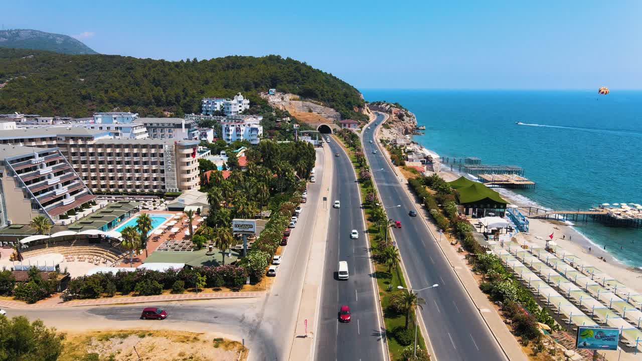 mahmutlar, alanya, antalya province turkey - : 지중해 연안에 여러 개의 주거 건물이 있는 해안 휴양 도시