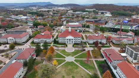 james madison university quad featuring wilson hall