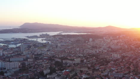 Toulon,-Provence-Alpes-Côte-D&#39;Azur,-Luftaufnahme-Eines-Sonnenuntergangs-An-Der-Mittelmeerküste