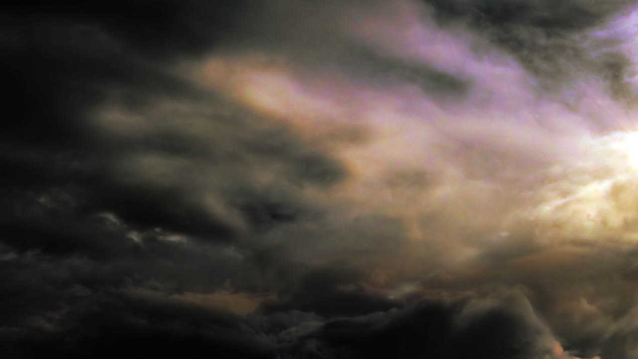 las nubes espesas y oscuras en el cielo se estaban acercando