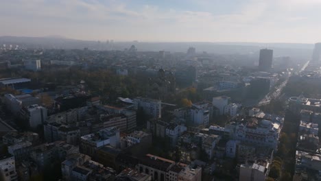 Luftaufnahmen-Im-Dunst-Des-Morgens-Beim-Flug-In-Richtung-St