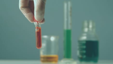 animación de moléculas sobre vasos y tubos de ensayo con líquido