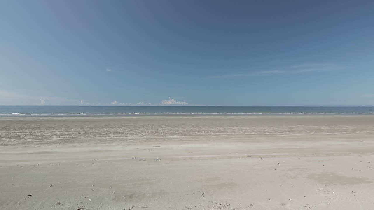 룬두 사라와크의 푸구 해변에서 아름다운 아리엘 여름 풍경