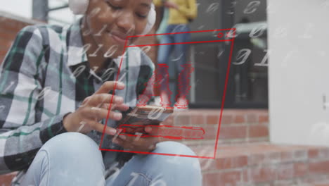 animación de un texto y datos sobre una estudiante biracial en hijab con un teléfono inteligente