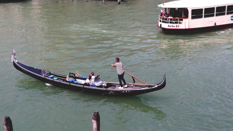 Venice,-Italy,-Europe,-Gondole,-slow-motion,-Gran-Canal,-daytime-59-sec,-1920-X-1080,-30-frames-per-second