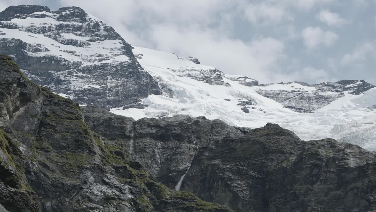 vista del monte earnslaw y el glaciar earnslaw desde la pista de quema de earnslaw