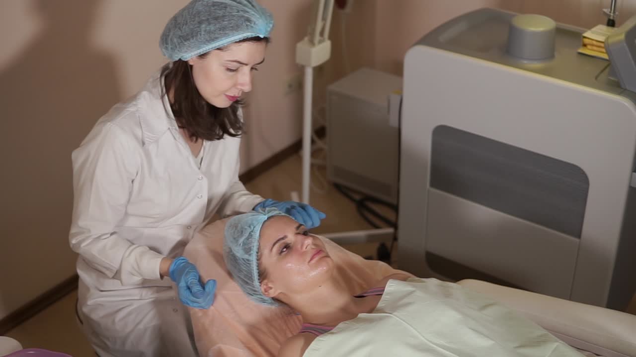 Tratamento Facial em um Spa Médico