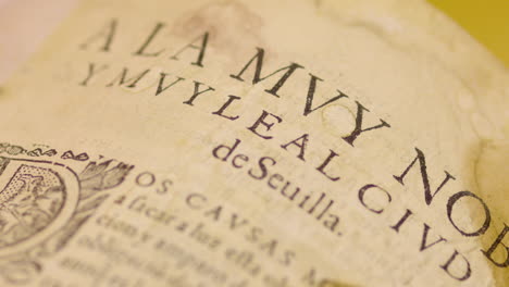 antiguo libro español de la época colonial