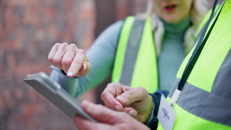 construction workers planning with a tablet