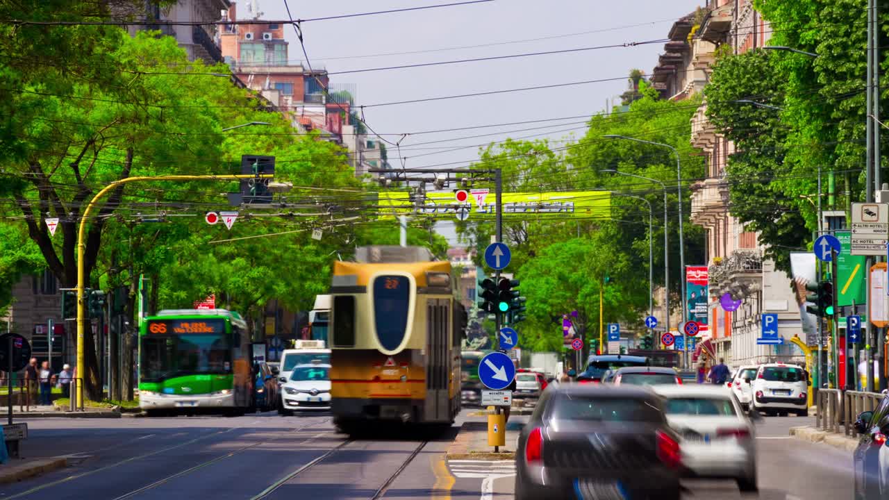 이탈리아 밀라노 시, 은 날, 트램 교통, 거리 파노라마, 4k 타임스