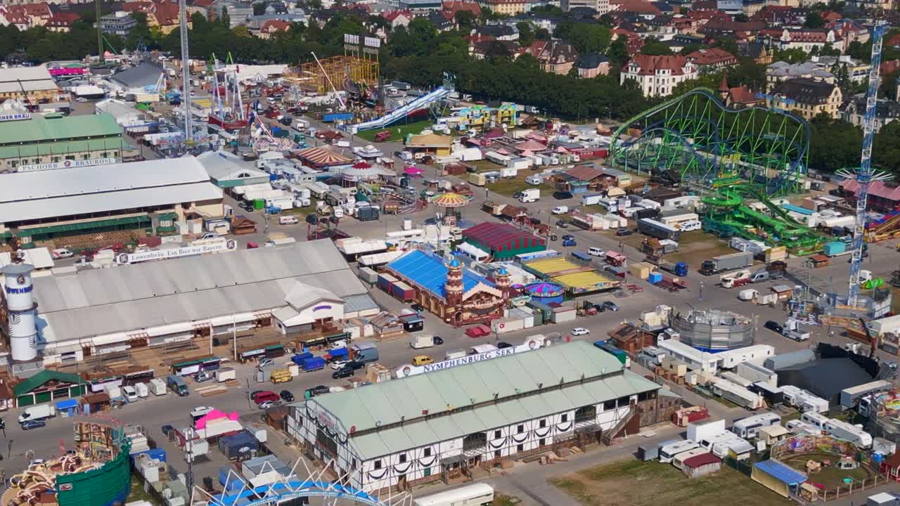 magnífica vista aérea desde arriba vuelo theresienwiese festival de octubre, día soleado antes de la apertura