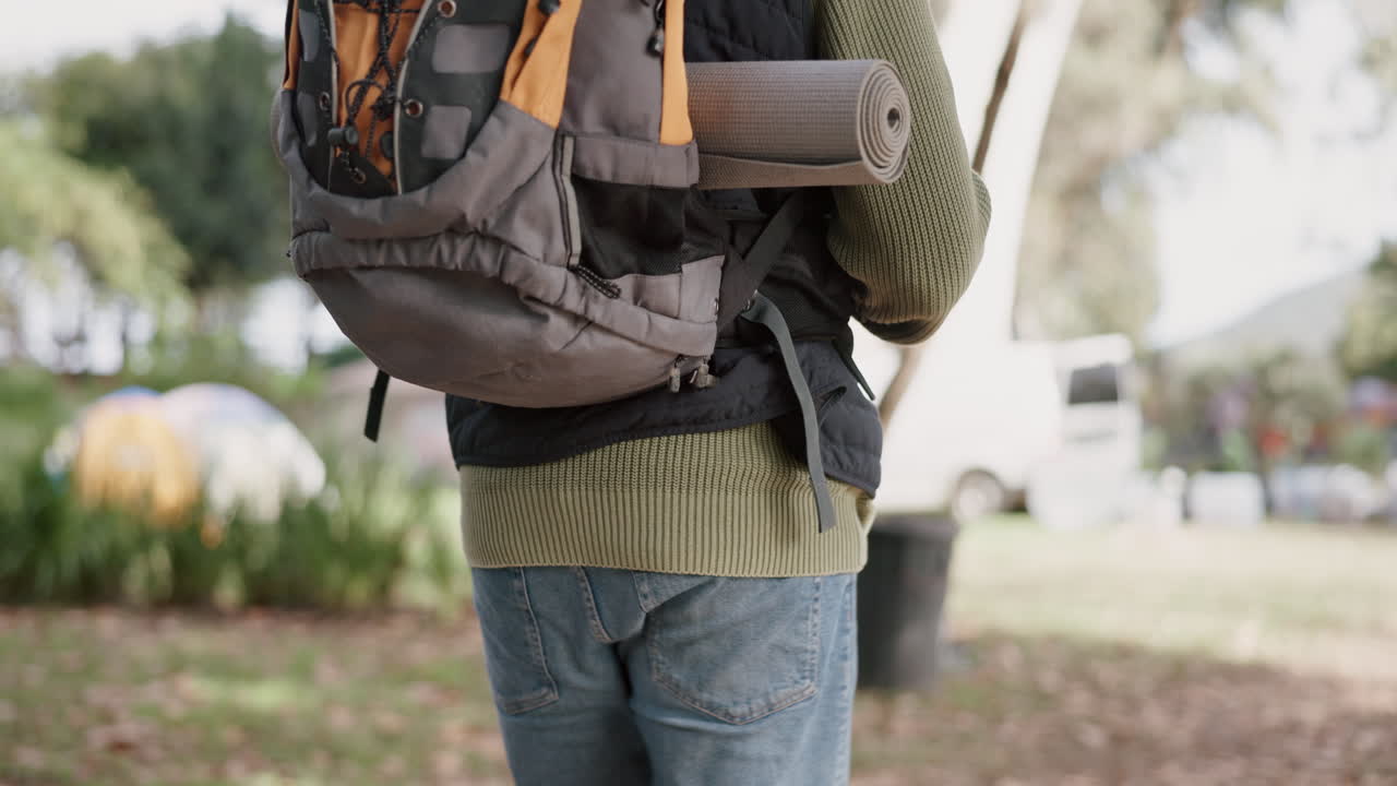 viaje, mochila y persona