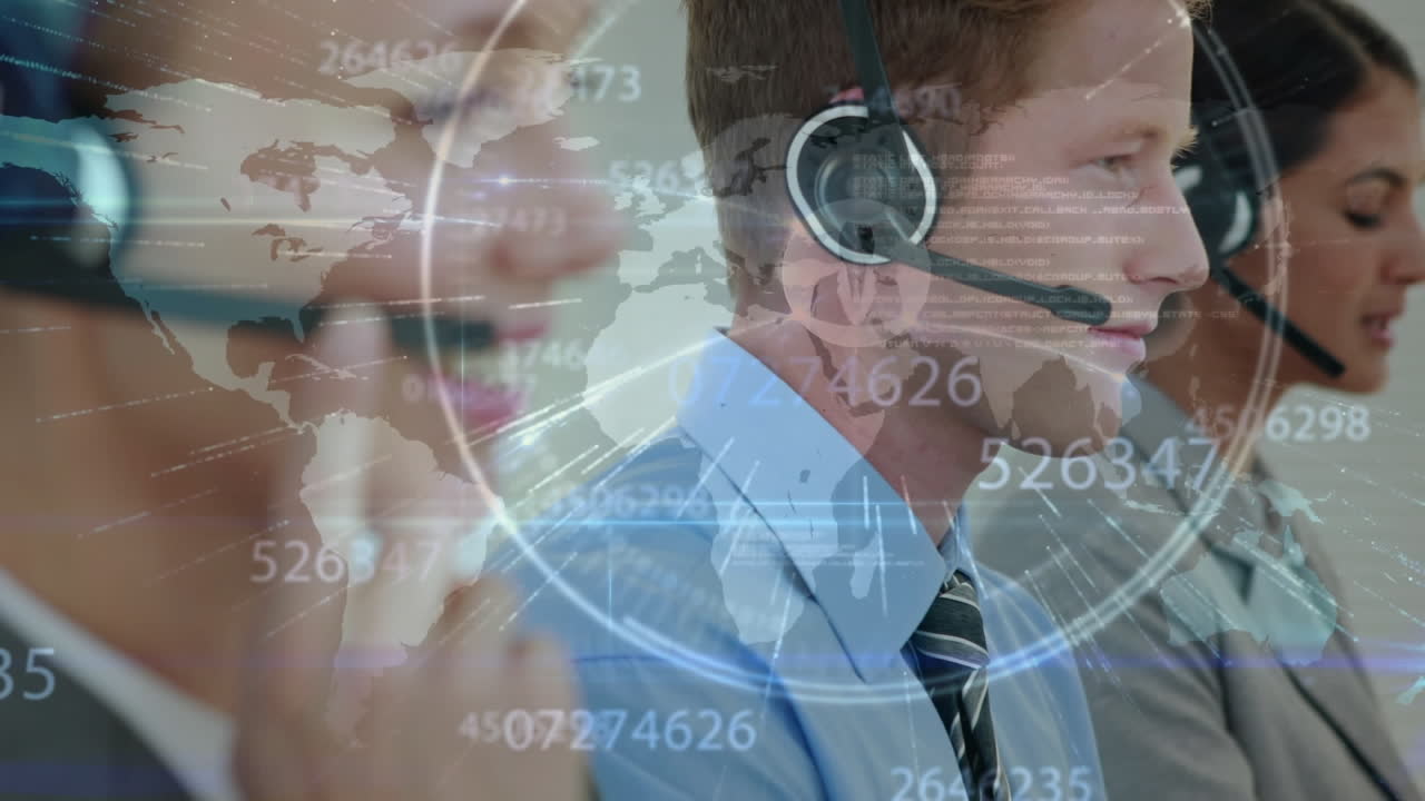 animación de redes de conexiones e iconos sobre personas de negocios que usan auriculares telefónicos