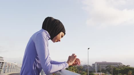 Mujer-En-Ropa-Deportiva-Con-Hijab