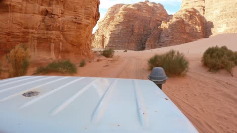 Aussicht-Auf-Die-Wadi-Rum-Wüste-Von-Einem-Jeep-Aus