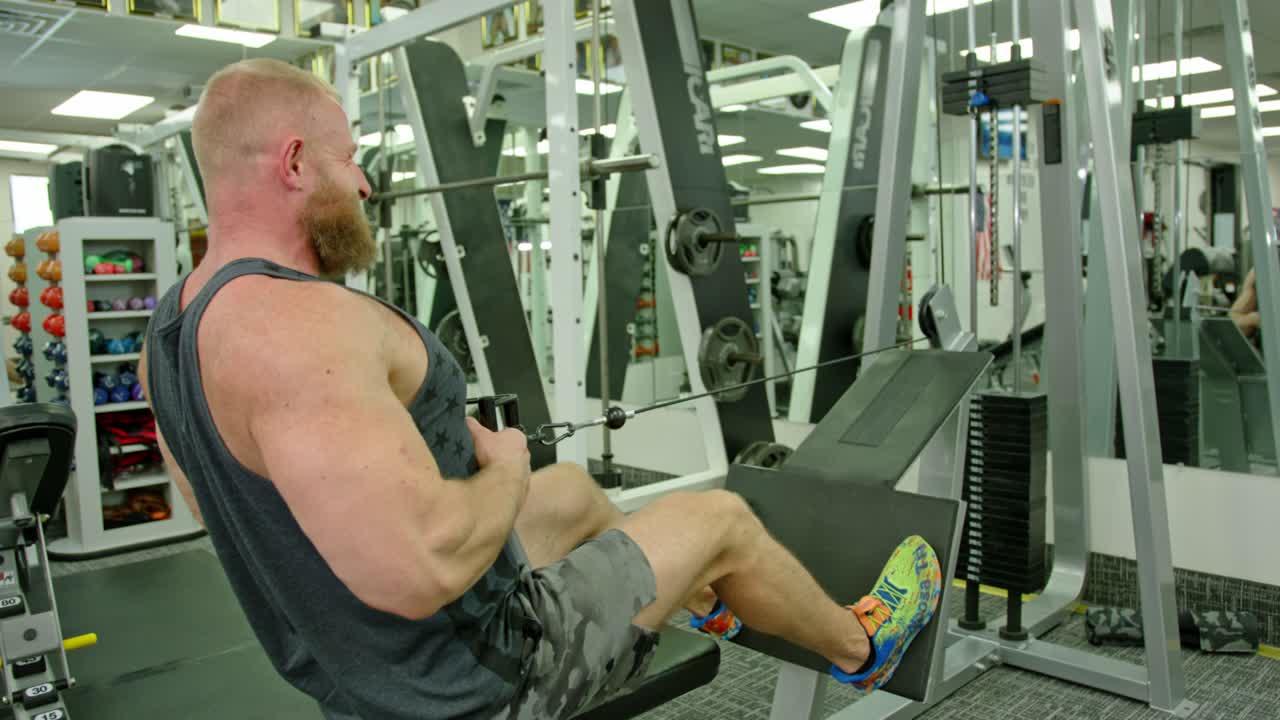 Active bodybuilder young man lifting heavy weights