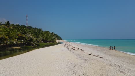 Los-Patos,-river-and-beach-view,-stunning-place-in-the-Dominican-Republic,-one-of-the-shortest-river-in-the-world