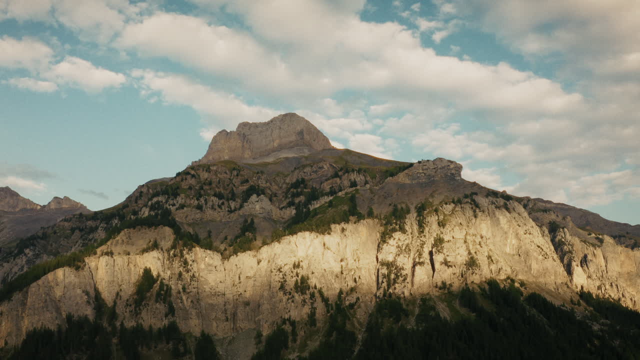 paisaje montañoso en los alpes