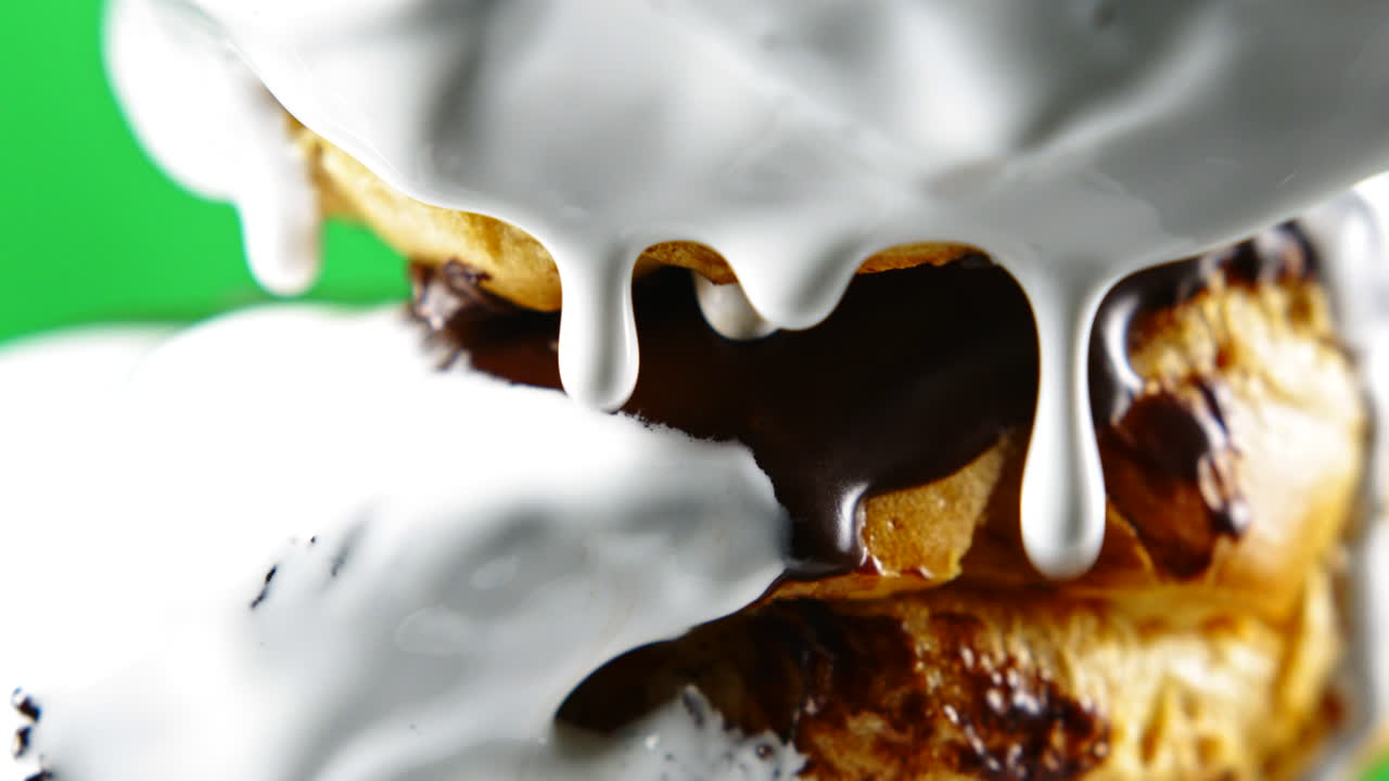 초콜릿 방울과 함께 맛있는 크림