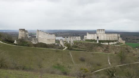 Amplio-ángulo-De-Visión-De-Las-Murallas-Y-El-Recinto-Del-Castillo-Derribados,-Chateau-Gaillard