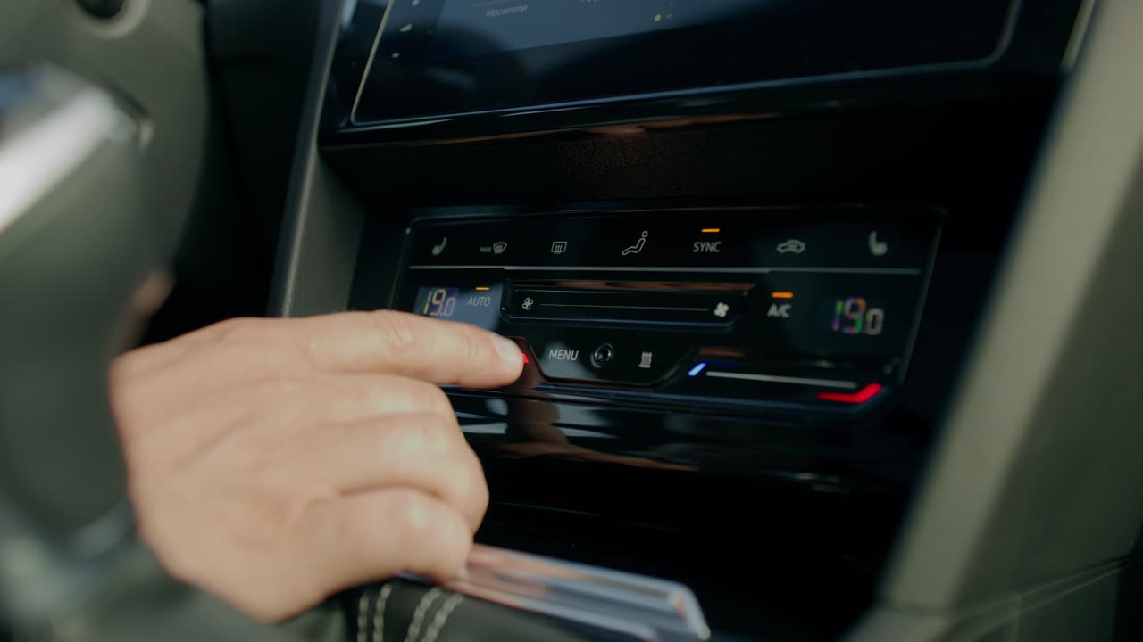 자동차 기후 조절을 조정합니다.