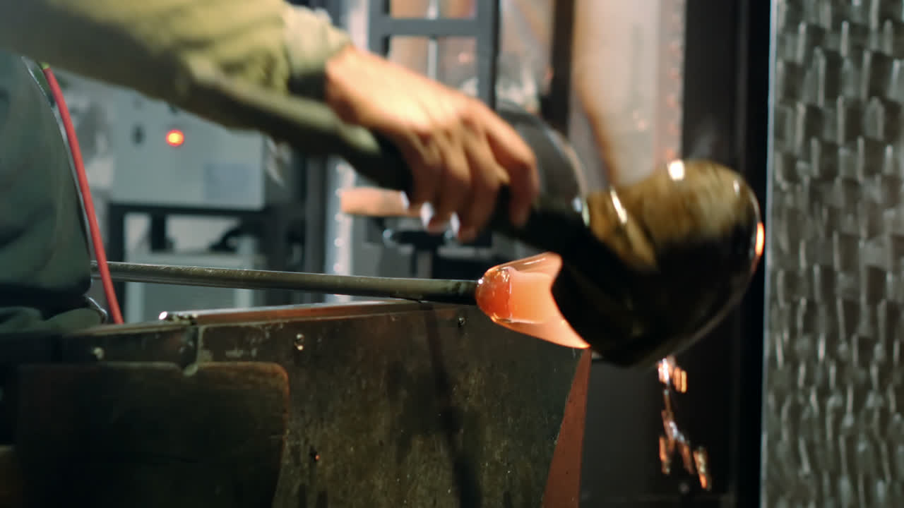 녹은 유리를 형성하고 형성하는 유리 공기